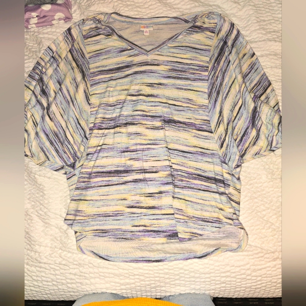 Lularoe shirt size Medium